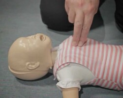 Оказание первой помощи грудному ребенку