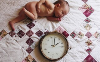 Как установить режим дня для новорожденного?