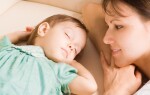Как уложить ребенка спать без кормления грудью?