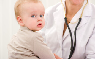 Стоматит у новорожденных детей: симптомы и лечение