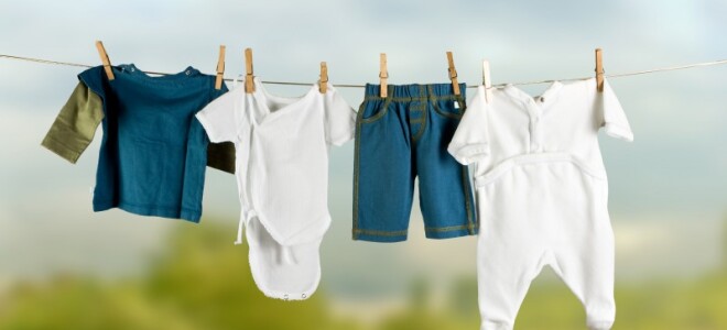 Чем лучше стирать вещи новорожденных деток?