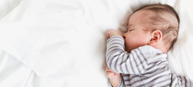 Как укладывать новорожденного спать? Сон на спине, на боку и на животе