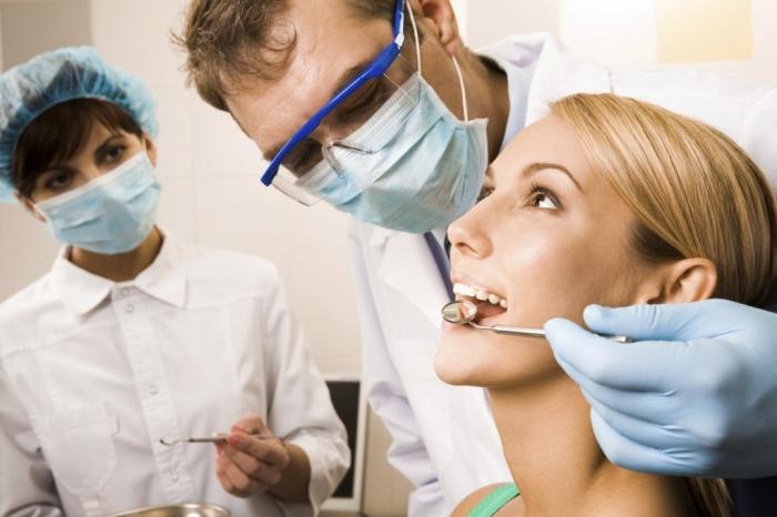 Опасно ли лечить зубы в период лактации?