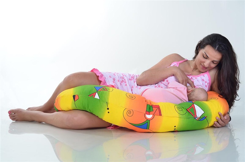 Подушка для беременных и кормящих мам: как выбрать и как с ней спать?