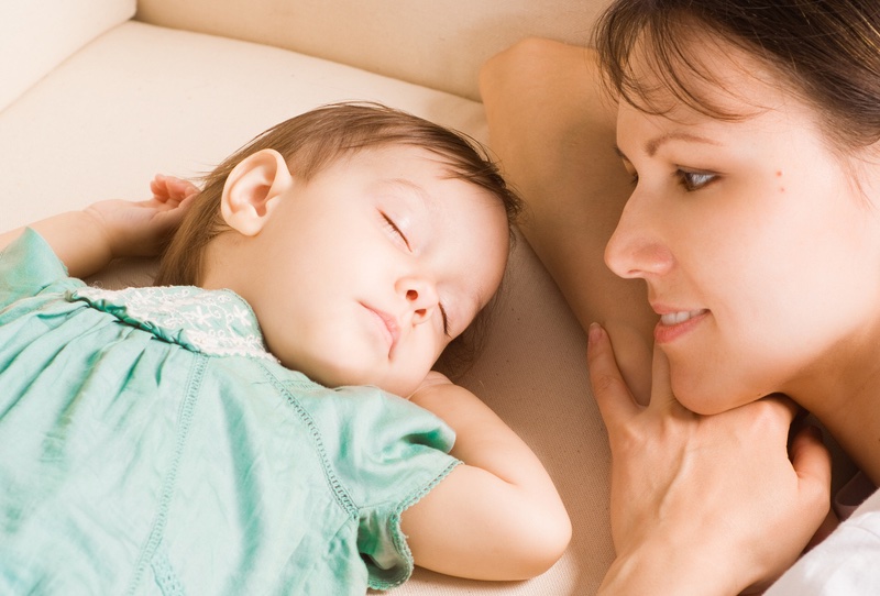 Как уложить ребенка спать без кормления грудью?