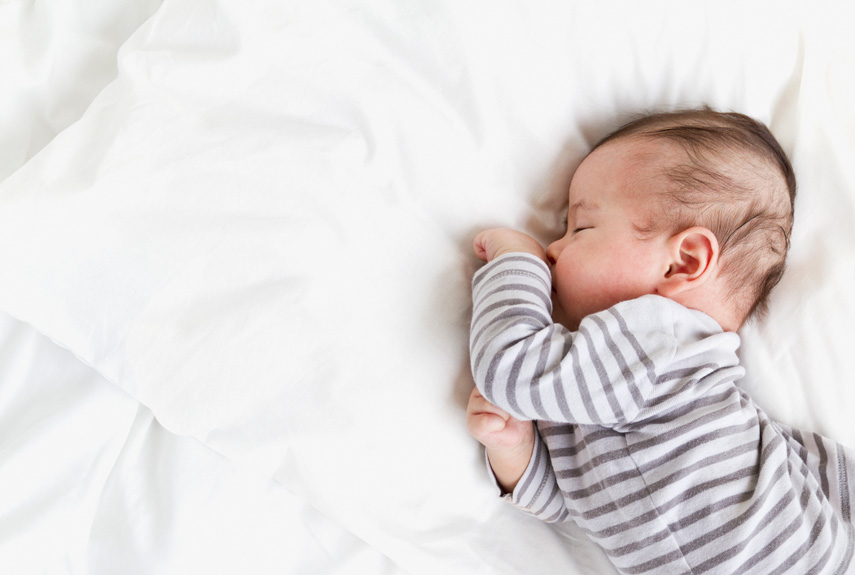 Как укладывать новорожденного спать? Сон на спине, на боку и на животе