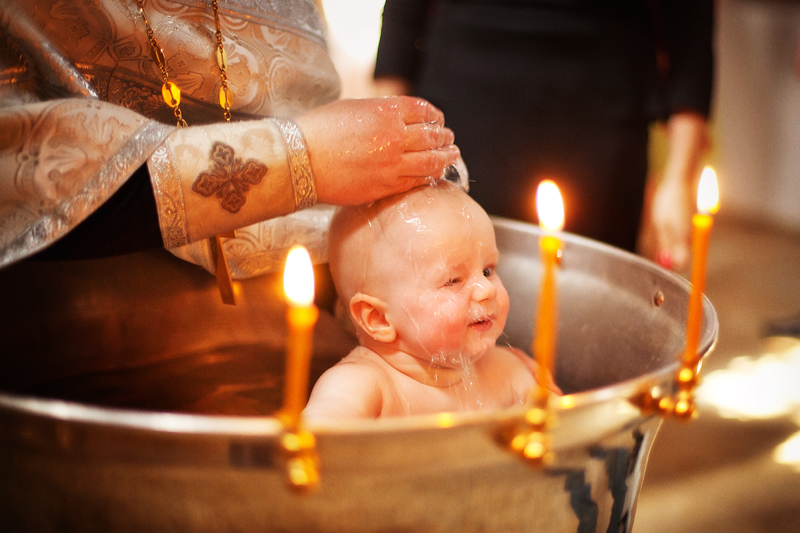 Обряд Крещения младенца в церкви