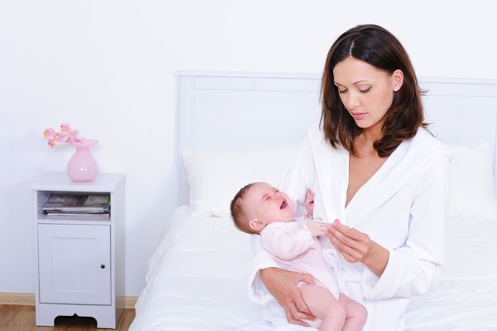 Наблюдение и уход за младенцем после прививки